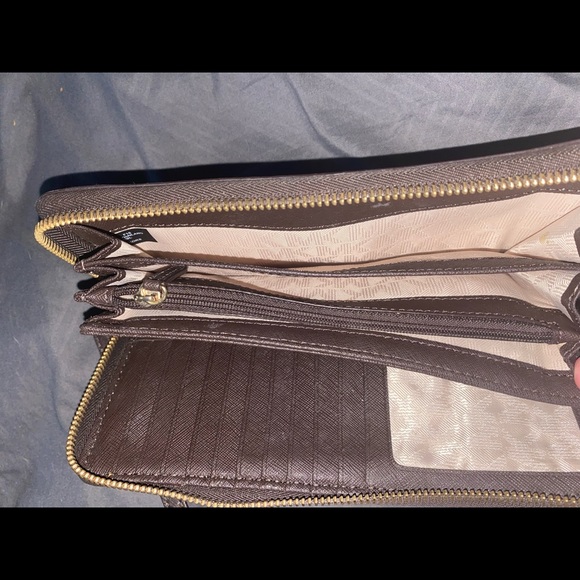 Michael Kors Wallet - Picture 4 of 4
